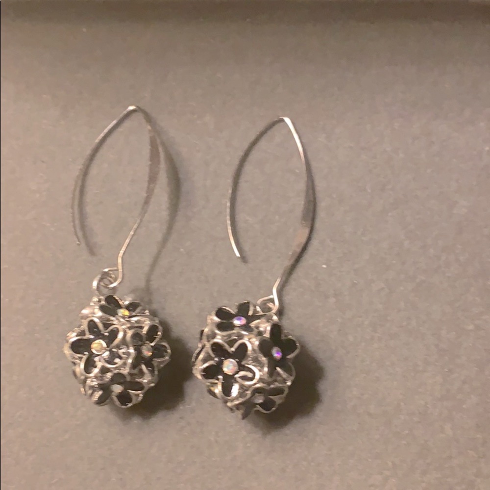 SALE 🛍 3 for $20.00 Vintage teardrop earrings